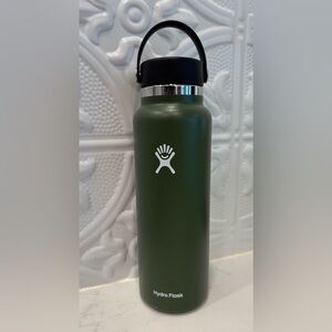 NWT! Olive Green Hydro Flask Water Bottle